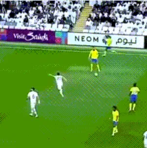 九游游戏娱乐平台-詹姆斯对阵C罗展开拉锯大战，最终险胜对手(詹姆斯对阵c罗展开拉锯大战,最终险胜对手是谁)