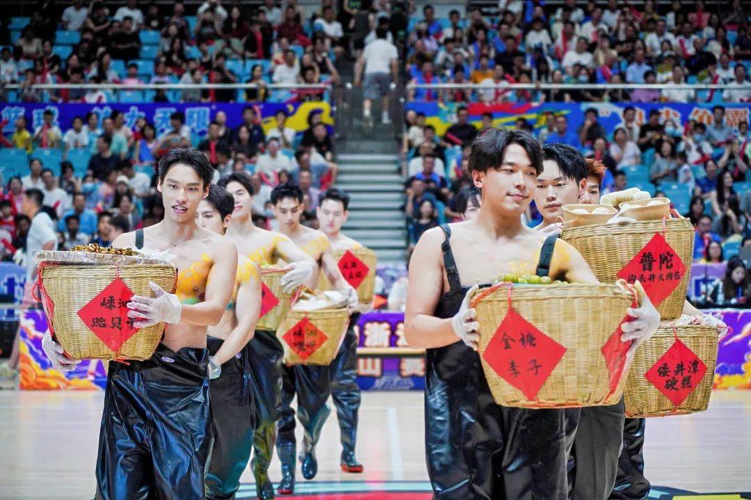 九游娱乐体育-关于费德勒重返赛场，表现优异首场状态出色，快船观众沸腾！赛场气氛高涨的信息